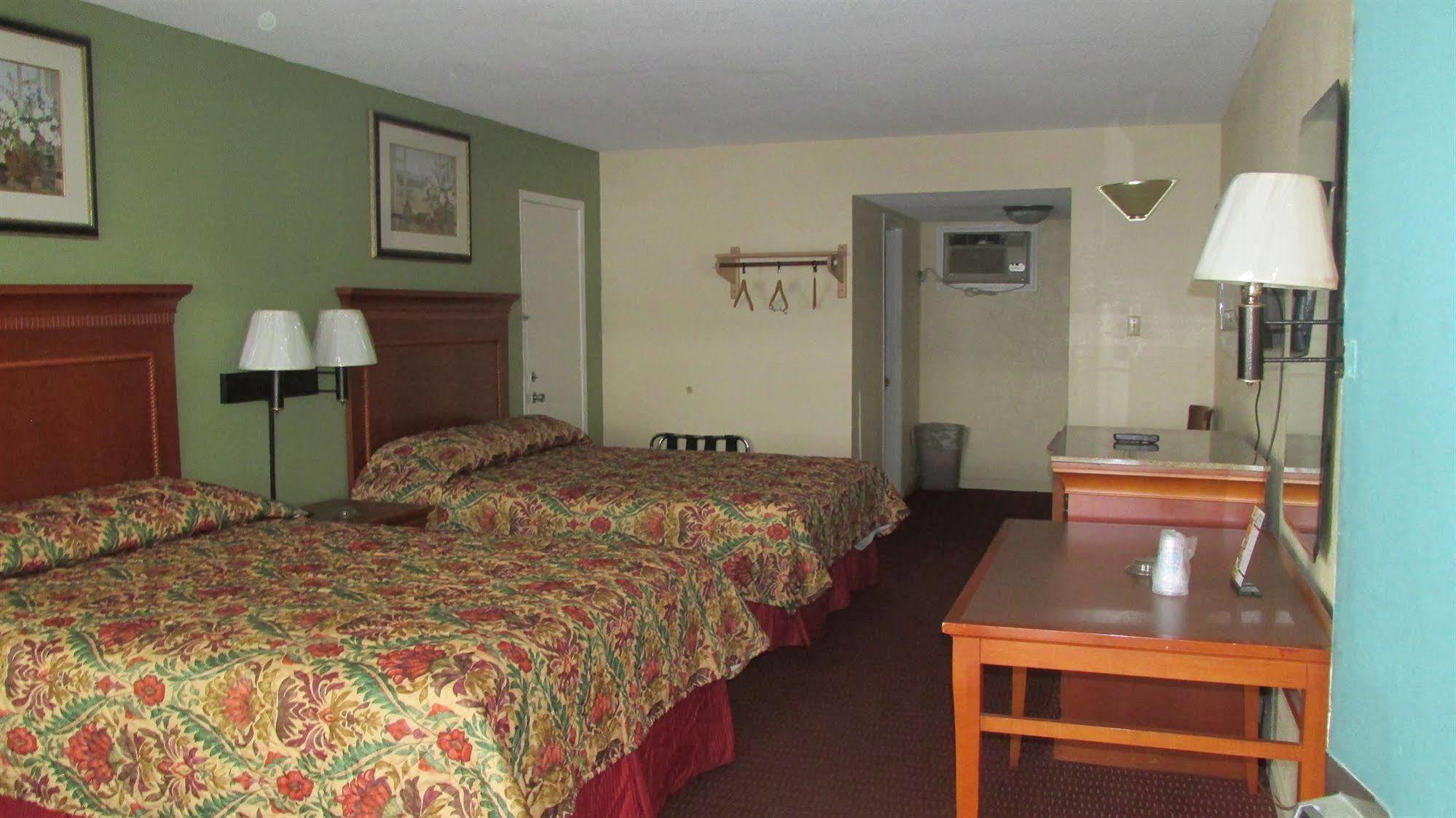 Sea Dunes Oceanfront Motel 2*