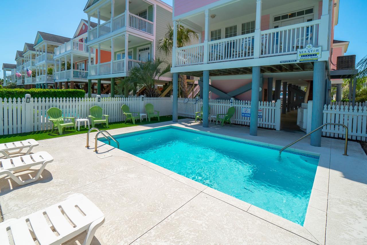 Pink Paradise Five Bedroom Holiday home