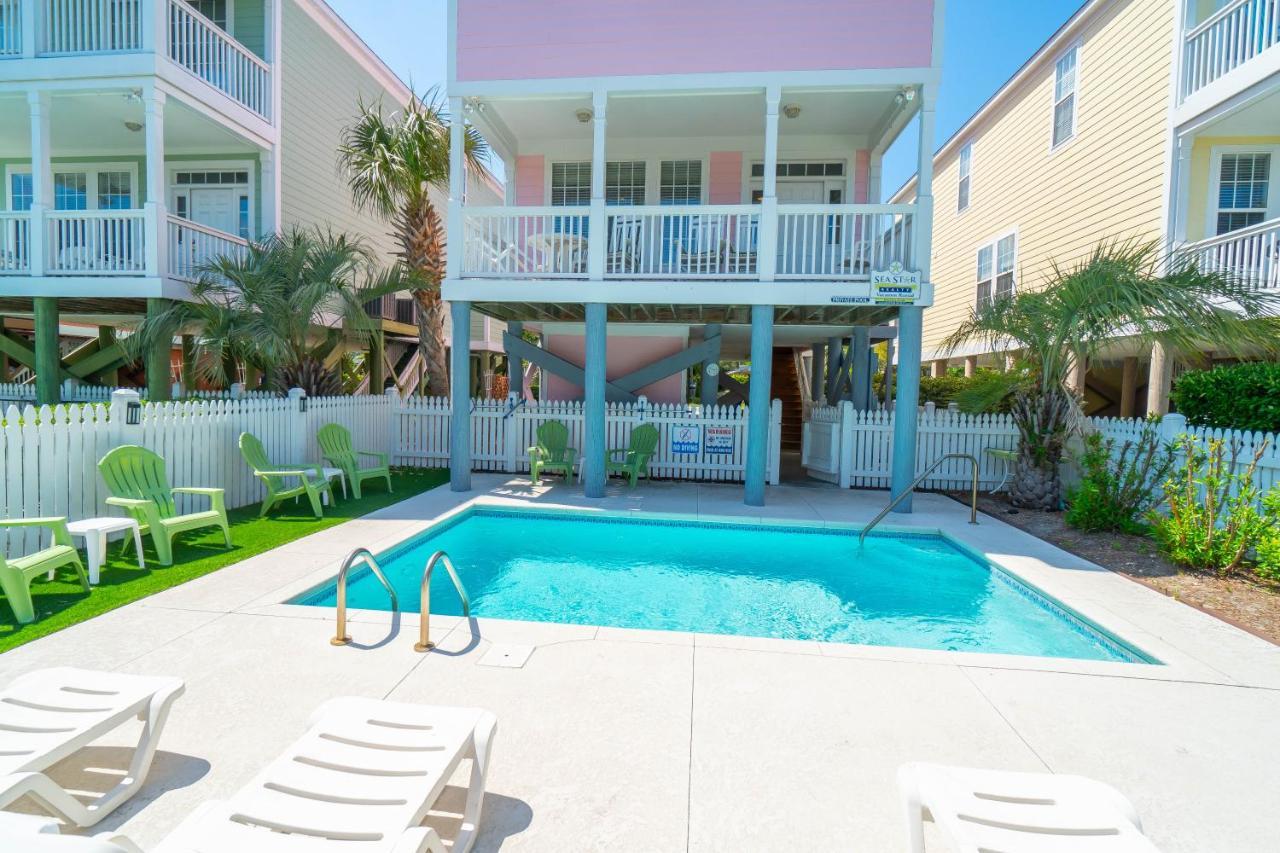 Pink Paradise Five Bedroom Holiday home *