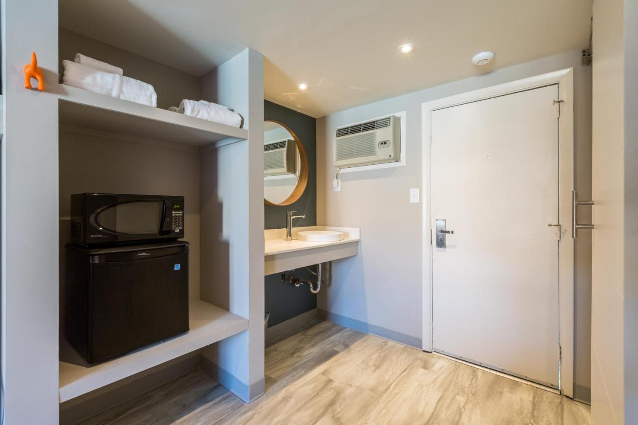 Waikiki Village Hotel 3*