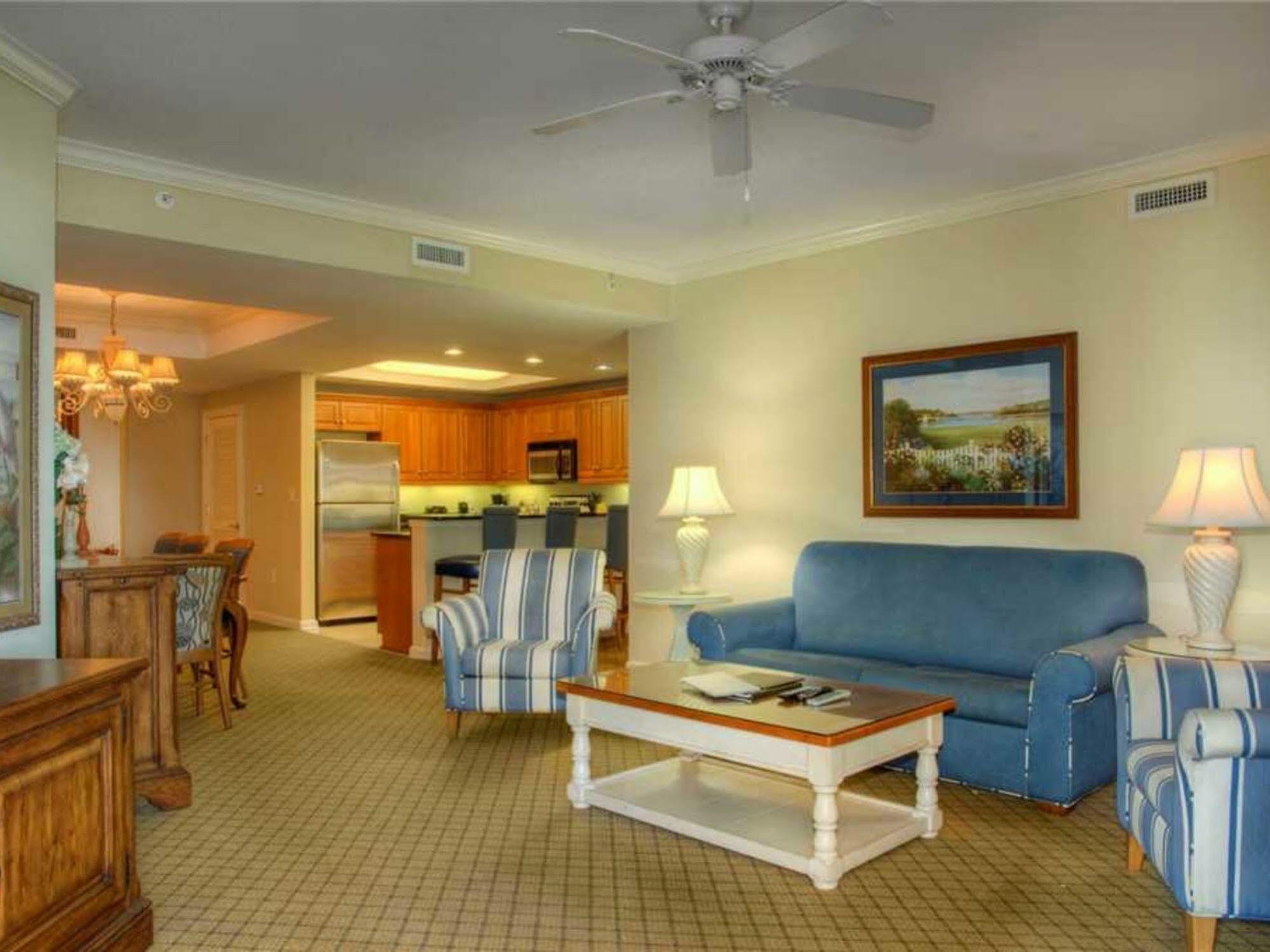 Royal Palms 704