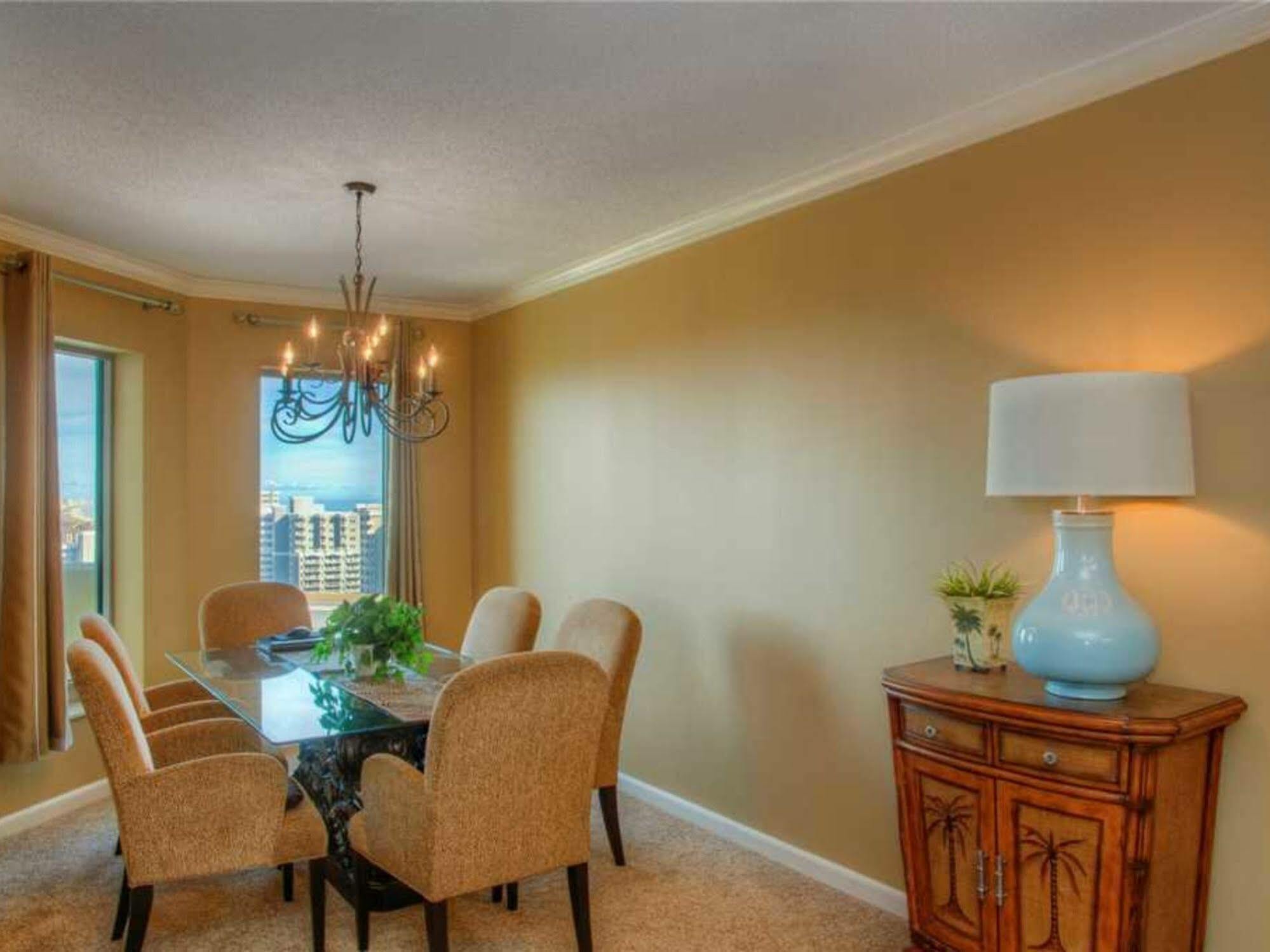Royal Palms 704 *