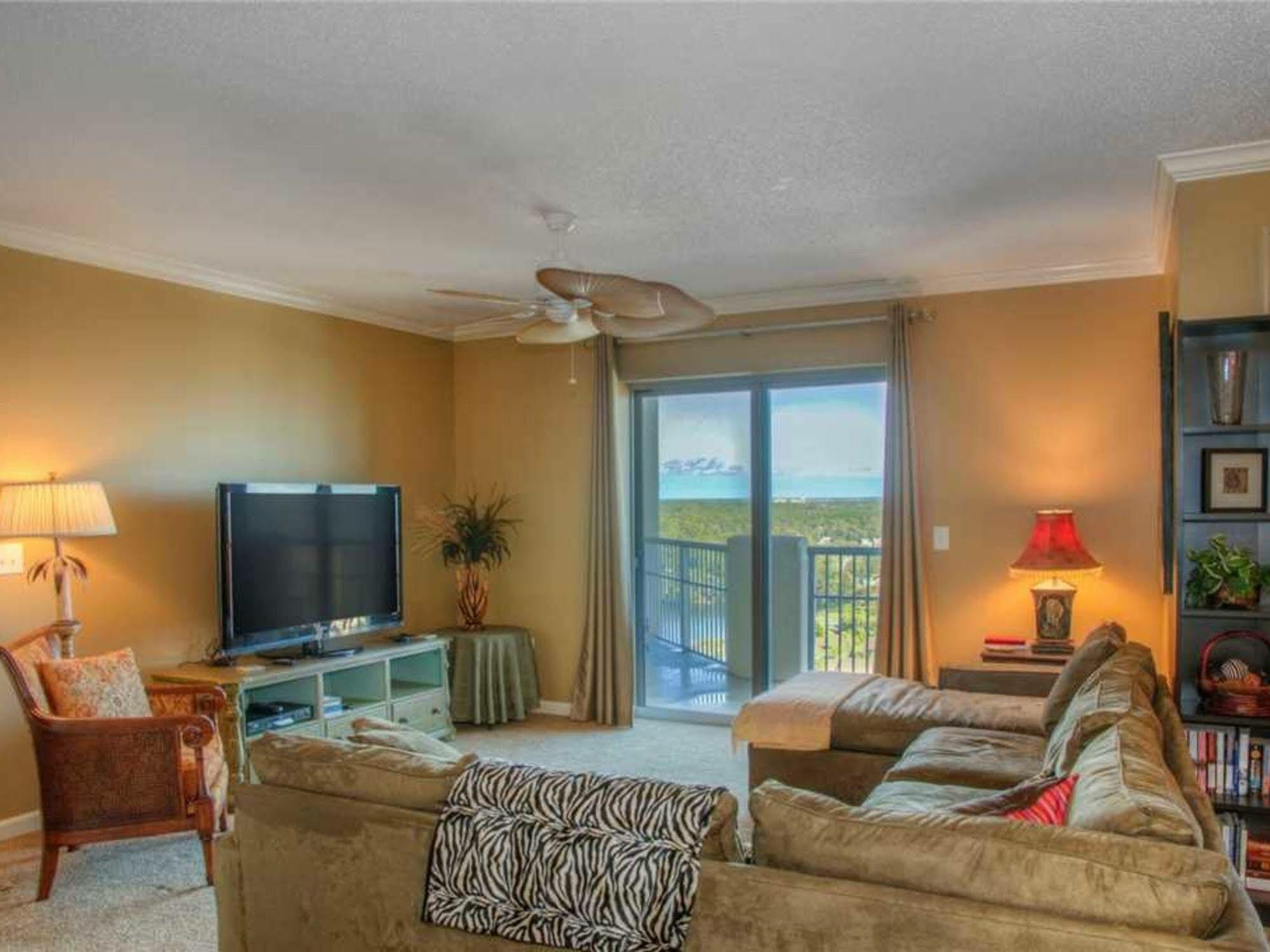 Royal Palms 704 Apartment