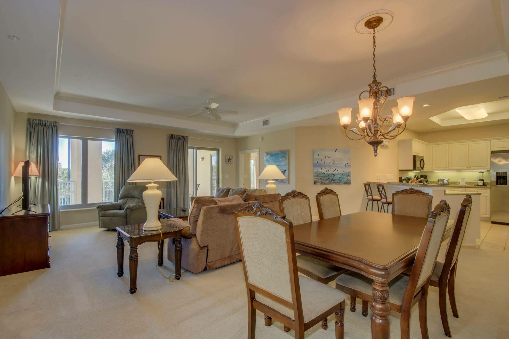 Royal Palms 704 Apartment