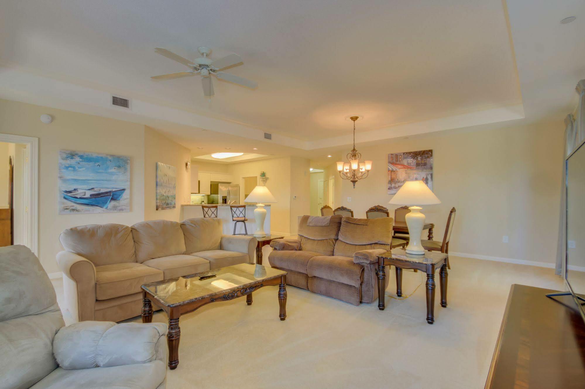 Royal Palms 704 Apartment