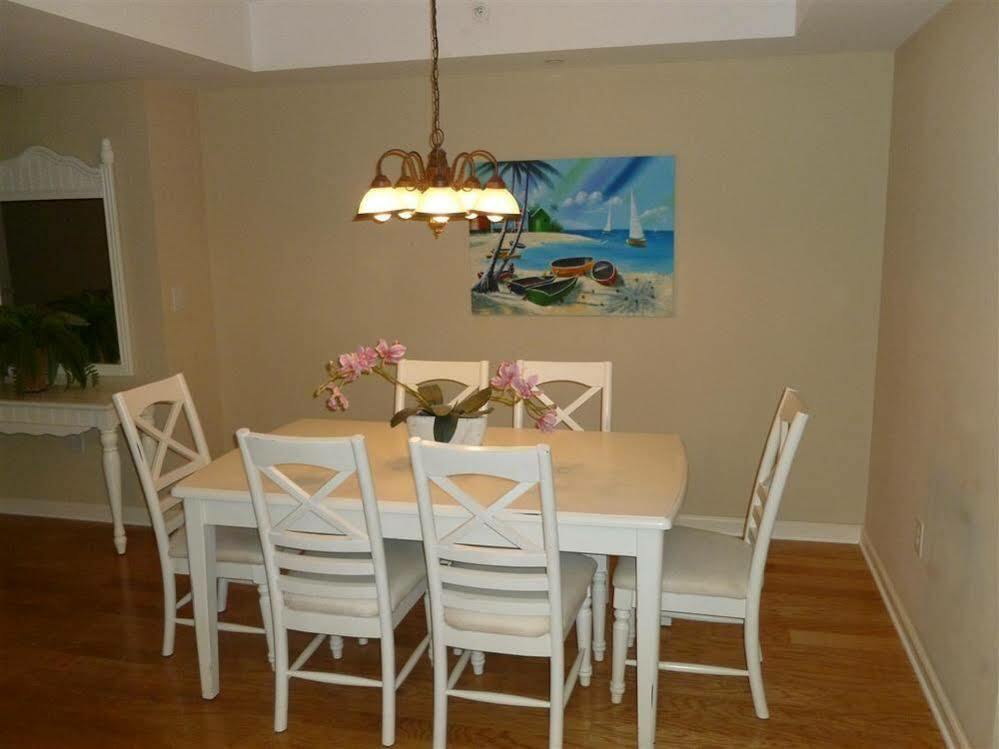 Royal Palms 704