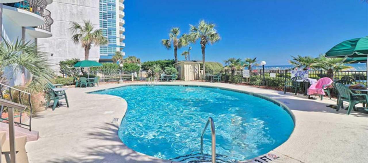 Palms 2nd Floor! Apartment