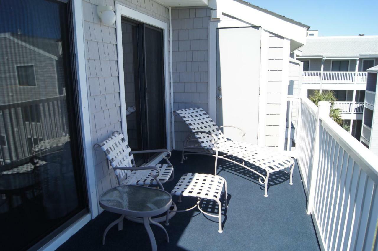Apartment Sea Cloisters 303e