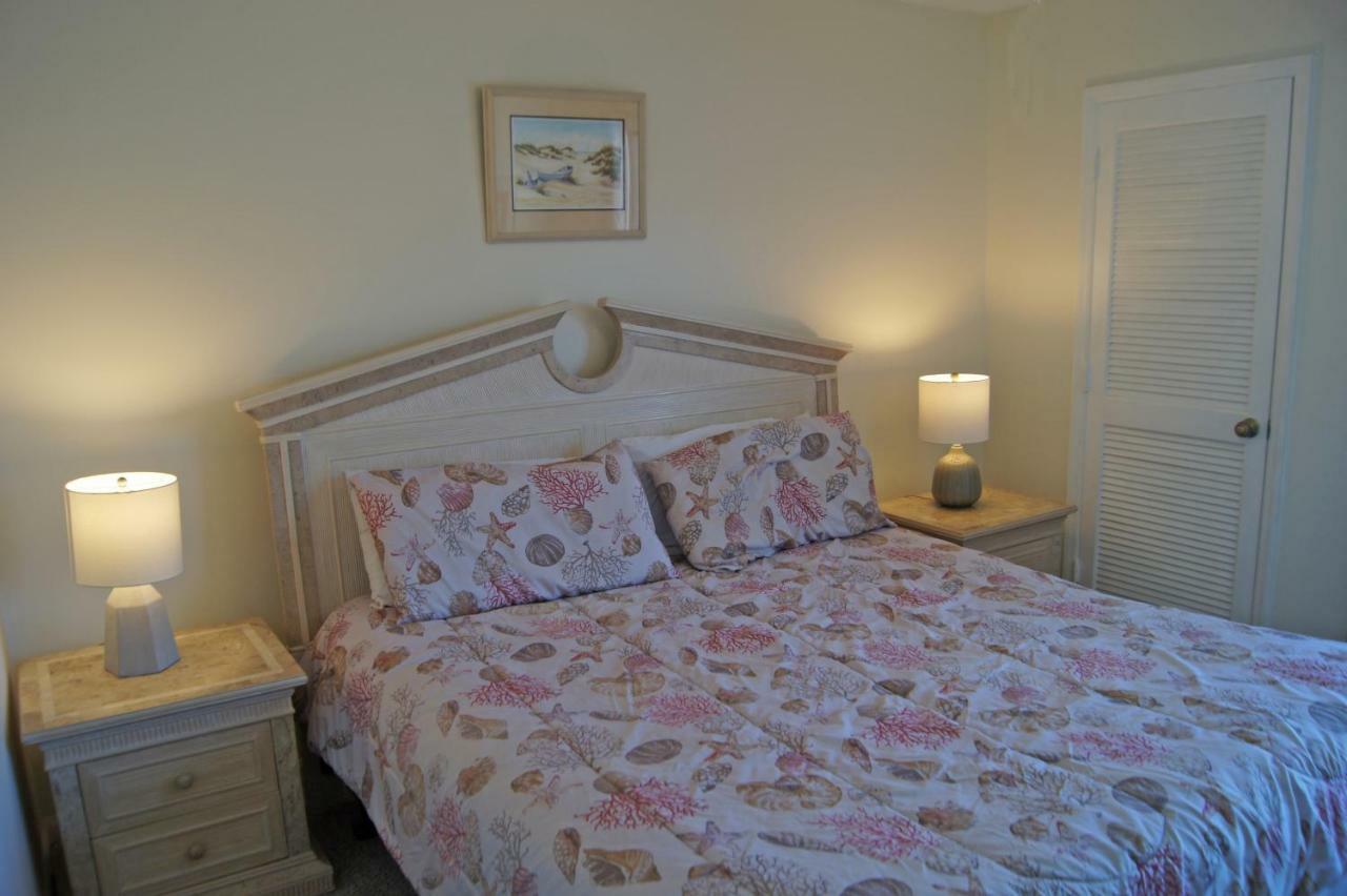 Apartment Sea Cloisters 303e