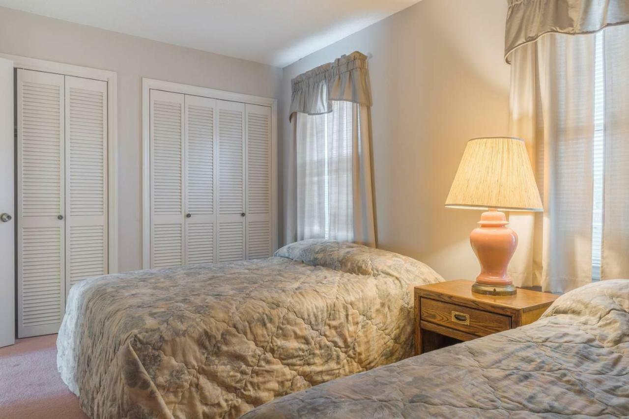Holiday home Family Friendly, 1 Block To Beach!