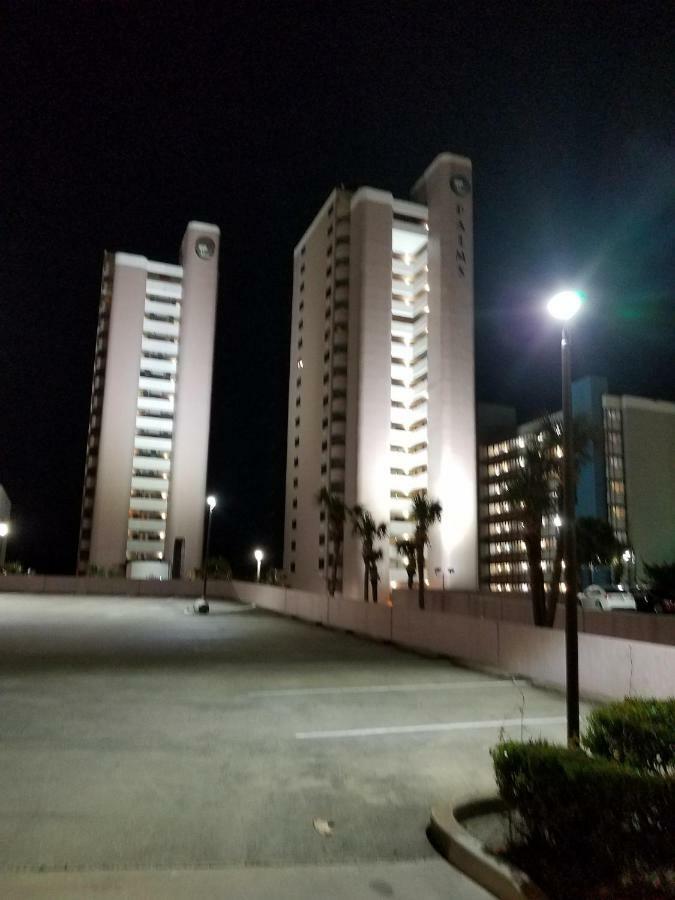 The Palms Resort-oceanfront Apartment