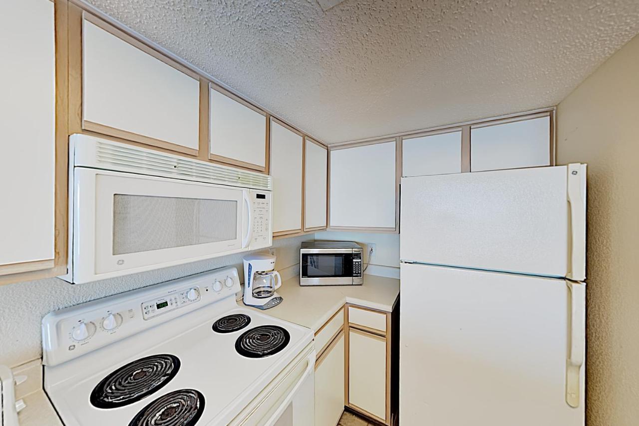 New Listing! Beachfront With Epic Amenities Apartment *