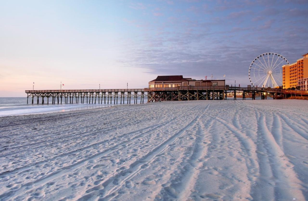 Apartment New Listing! Beachfront With Epic Amenities *
