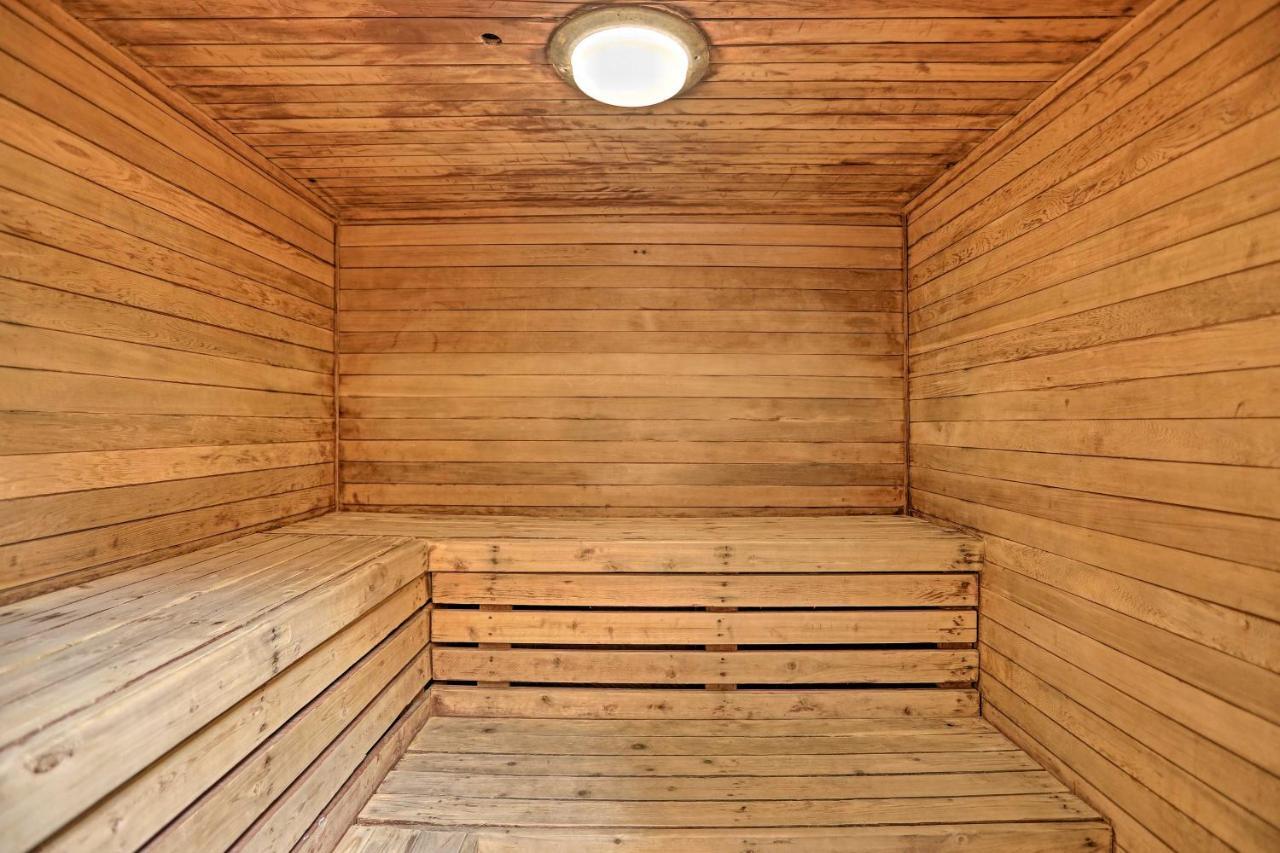 Apartment Romantic Summer Getaway With Community Pool Access