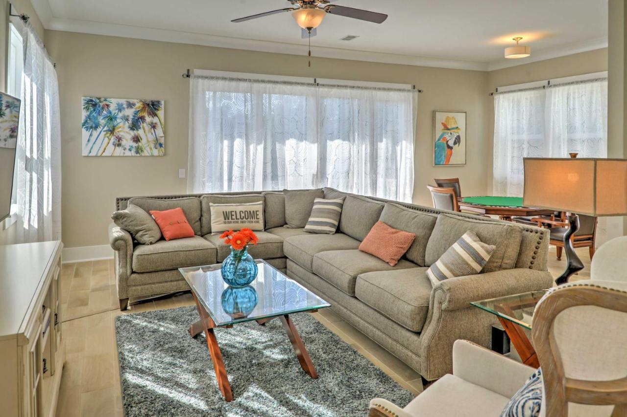 Breezy Myrtle Getaway, 1 Block To Beach! Holiday home