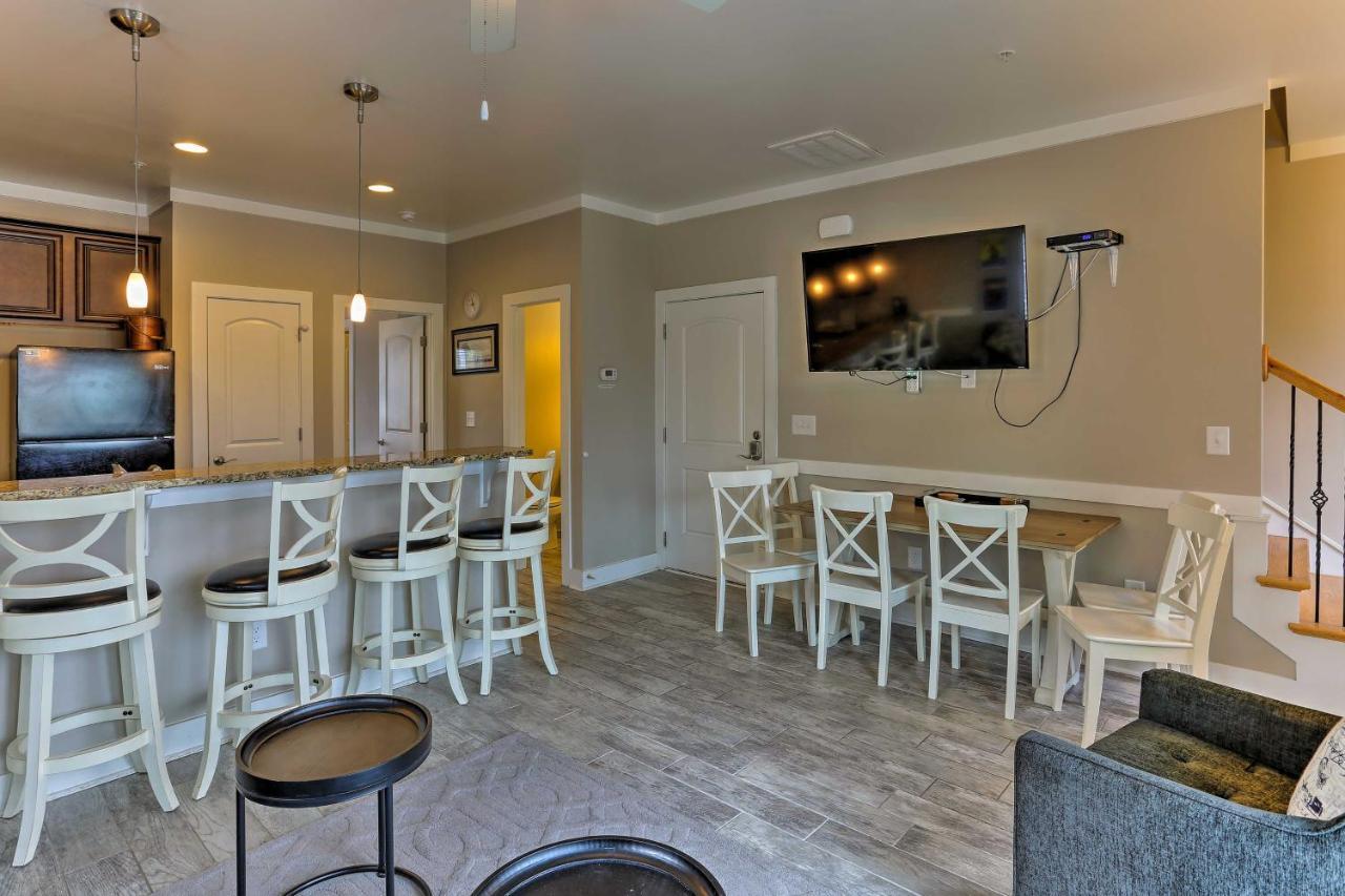 With Pool Access - Walk To Beach! *