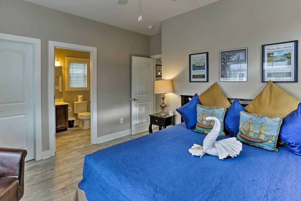 With Pool Access - Walk To Beach! Holiday home