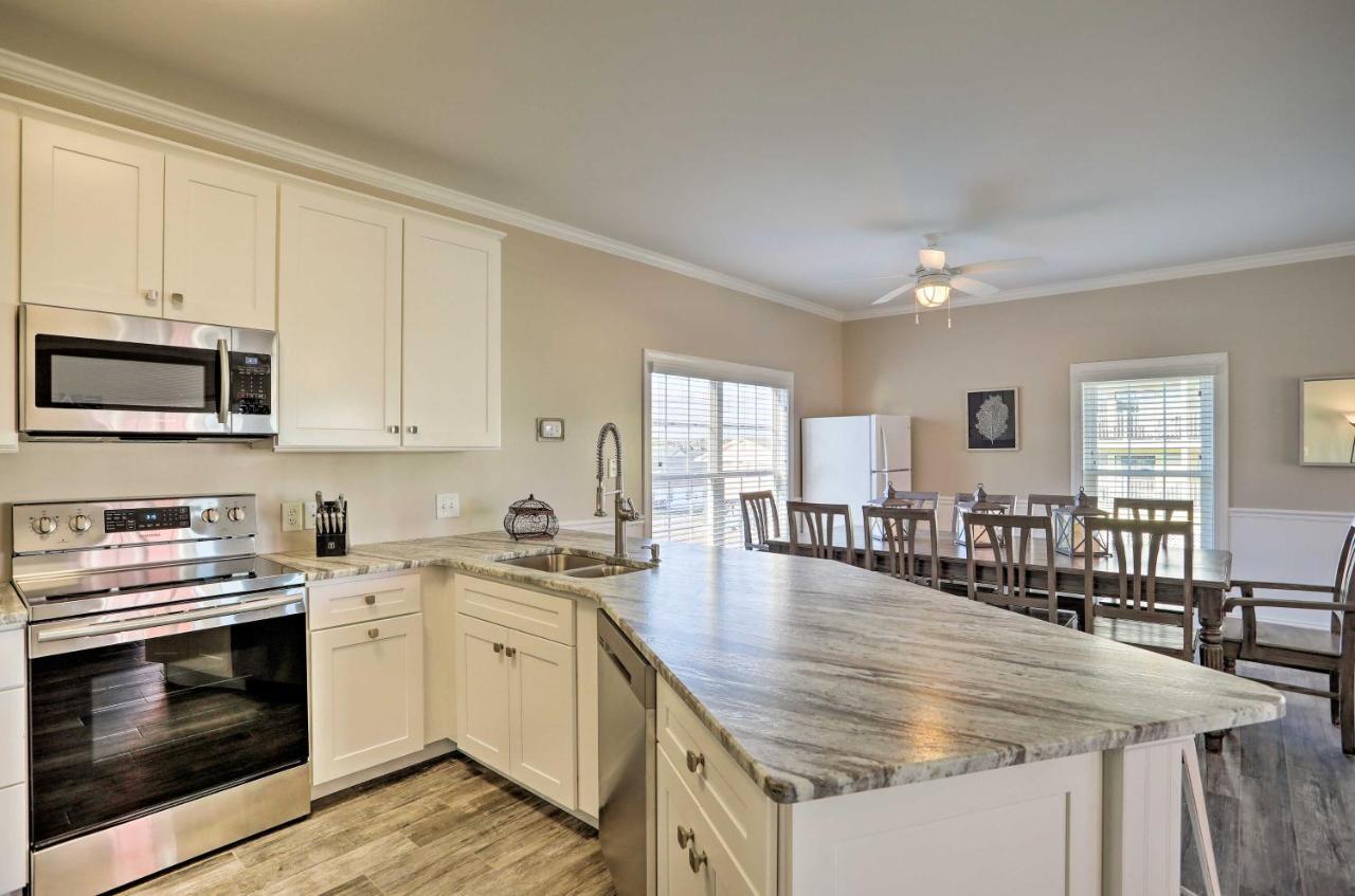 Spacious Murrells Inlet Hub With Pool, Walk To Shore *