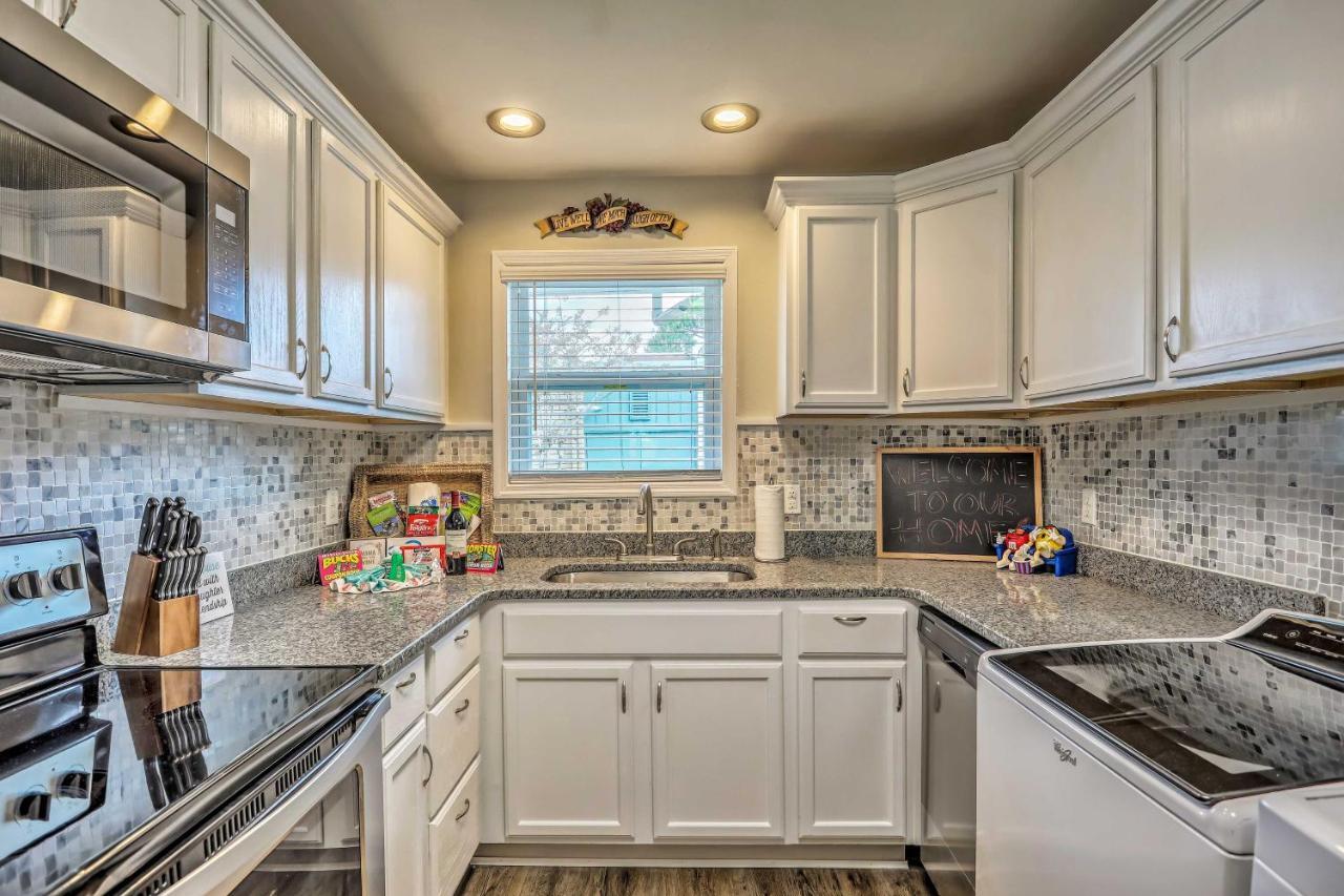 Modern Townhome - 2 Blocks To Myrtle Beachfront! Holiday home Myrtle Beach