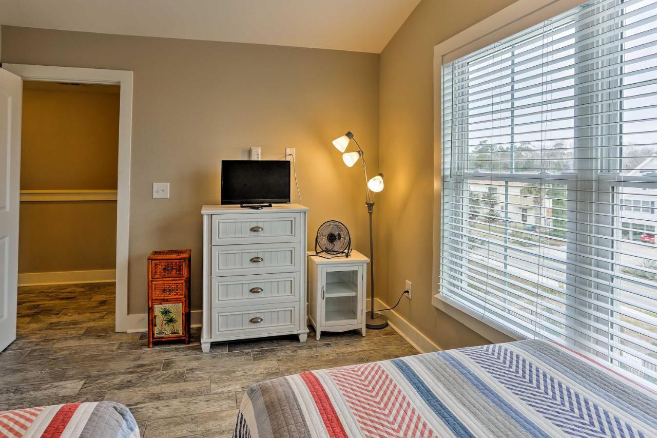 With Pool Access - Walk To Beach! *