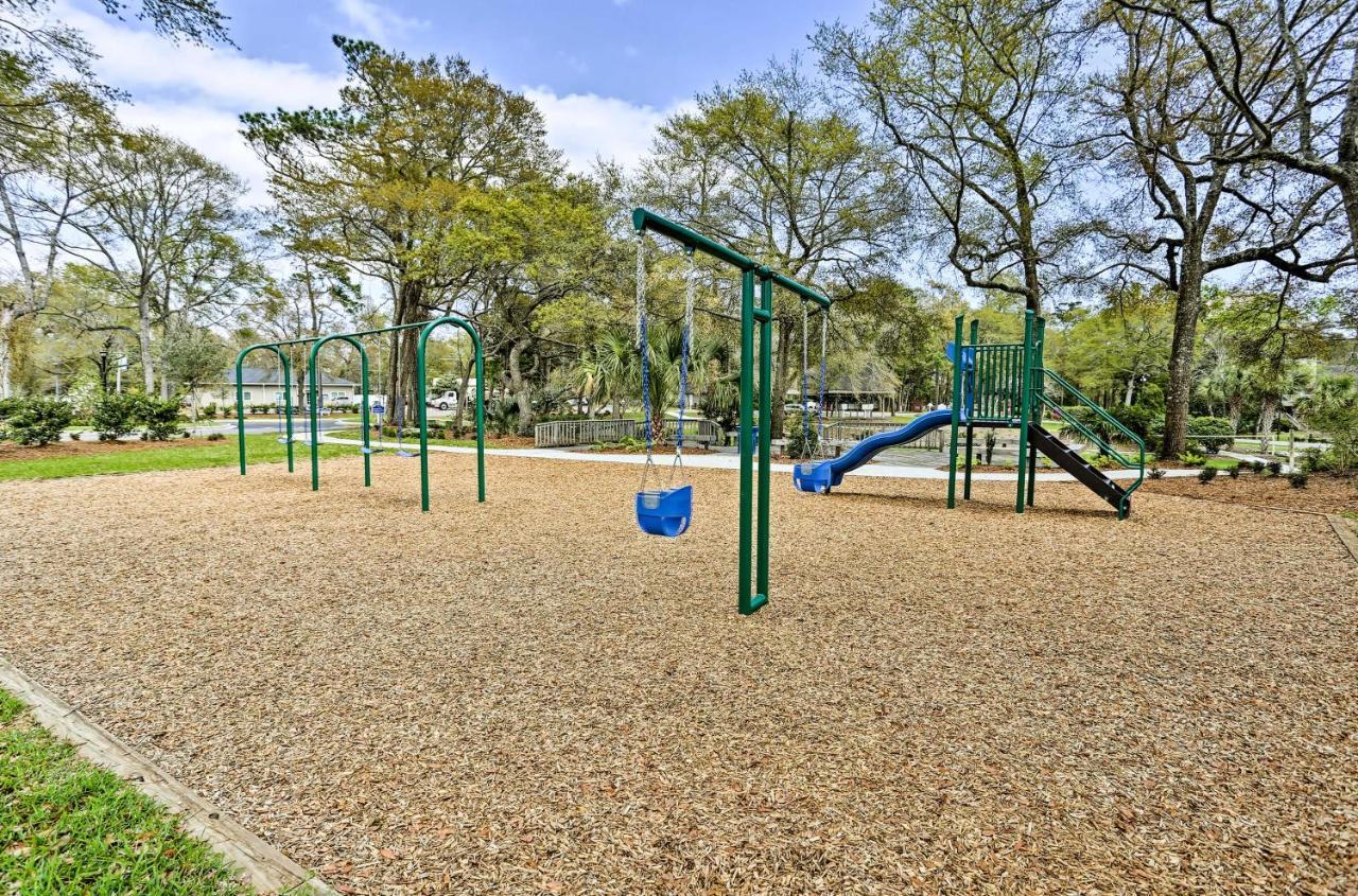 Beautiful Lakefront Short Walk To Beach! *