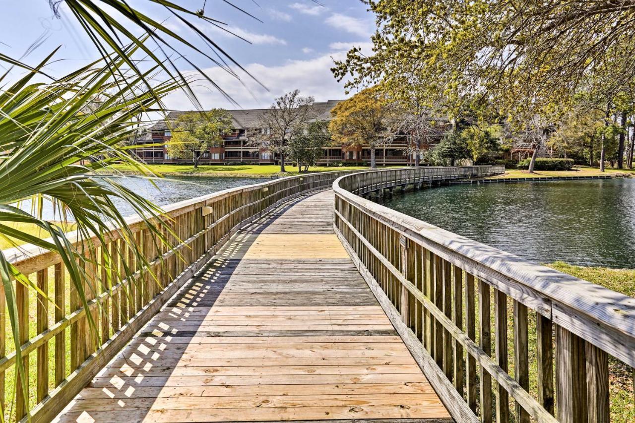 Apartment Beautiful Lakefront Short Walk To Beach!