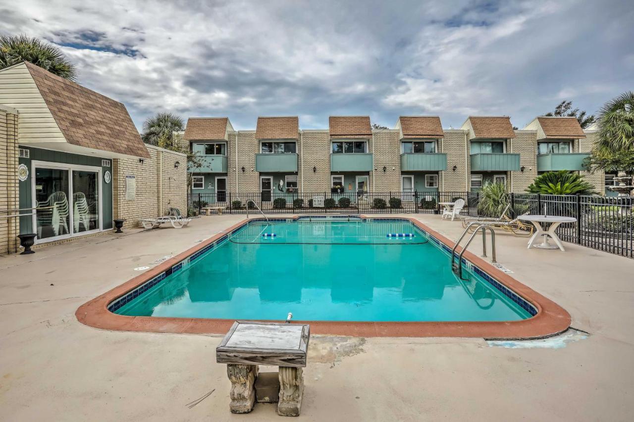 Modern Townhome - 2 Blocks To Myrtle Beachfront! Holiday home Myrtle Beach