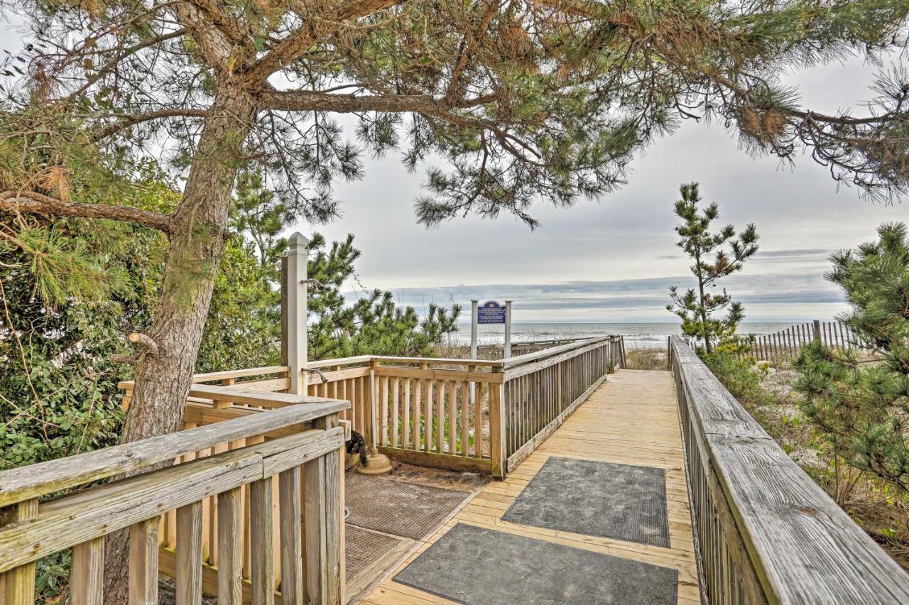Apartment Beachfront With Amenities And Boardwalk!