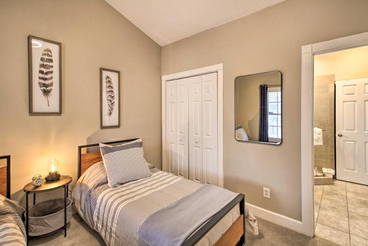 Updated Less Than 3 Miles To Broadway At The Beach! Apartment