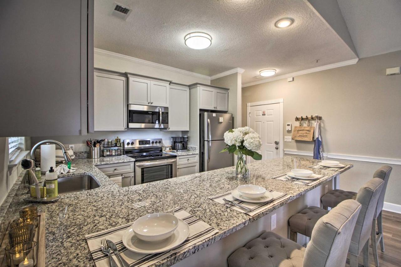 Updated Less Than 3 Miles To Broadway At The Beach! Apartment