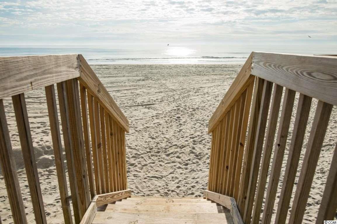 Apartment Getaway With Pool Access And Patio With Ocean View
