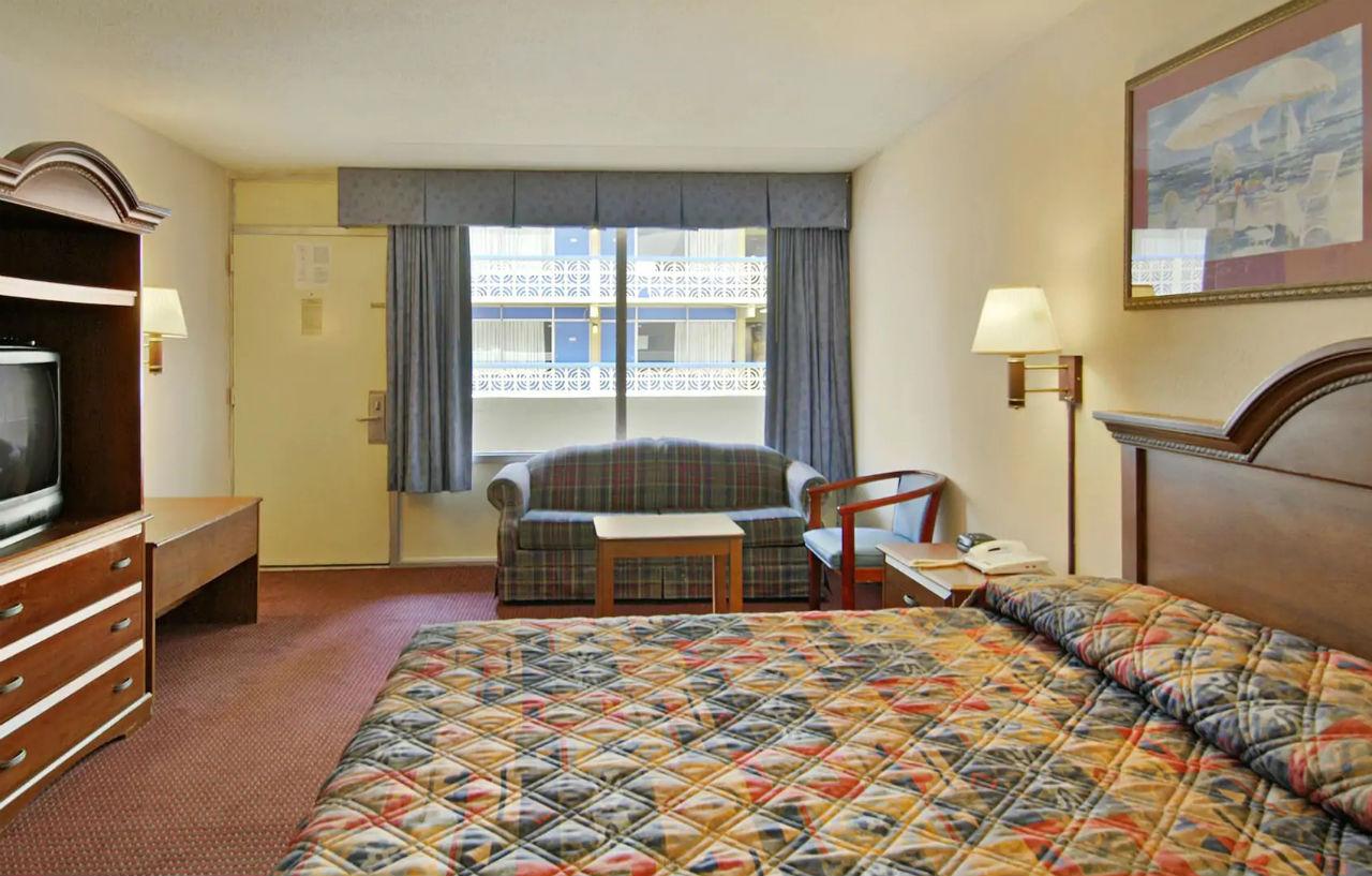 Hotel Days By Wyndham Myrtle Beach-beach Front Myrtle Beach