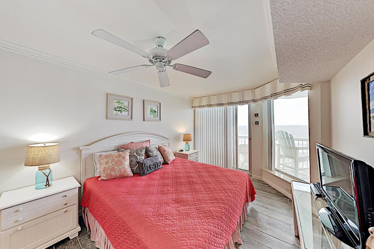 Stylish Beachfront Getaway With 2 Pools & Lazy River Apartment Myrtle Beach