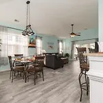 Modern Condo With Shared Pools,Hot Tubs, Walk To Beach & Plenty Of Golf!