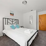 Viagem Bright 2Br With Pool, Gym & Parking