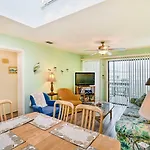 Myrtle Beach Getaway With Pool - Walk To Beach!