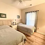 Barefoot Resort 2-Bedroom Condo With A Pool