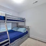 Brand New Home 3 Bed 2 And Half Bath, 4Min Walk To Beach