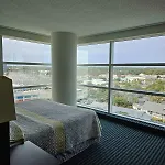 Great 2 Bedroom On The Ocean - Oceans One 908