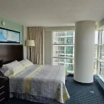 Great 2 Bedroom On The Ocean - Oceans One 908