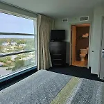 Great 2 Bedroom On The Ocean - Oceans One 908