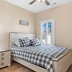 Coastal Charm Hallandale 3 Bdrm Vacation Home