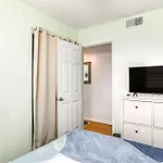 Cozy Beachfront Condo With Wifi, Views And Pool Access
