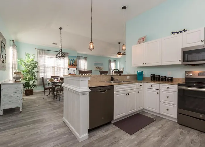 Modern Condo With Shared Pools,Hot Tubs, Walk To Beach & Plenty Of Golf!