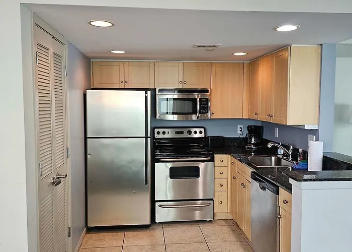 Great 2 Bedroom On The Ocean - Oceans One 908