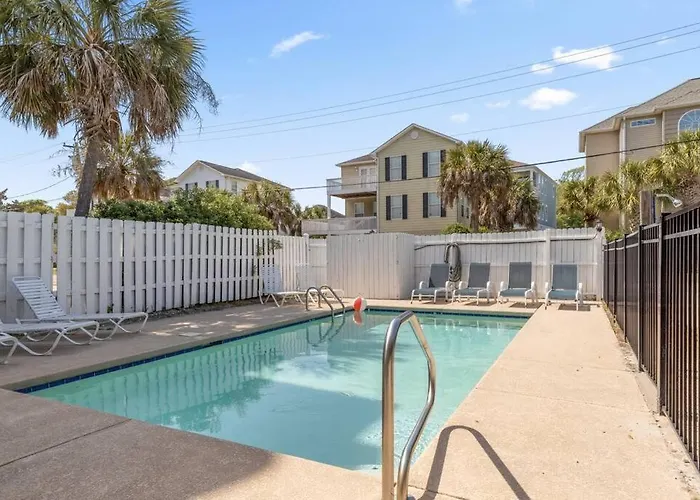 Lovely Updated Vacation Home*Pool* 3 Br*P138