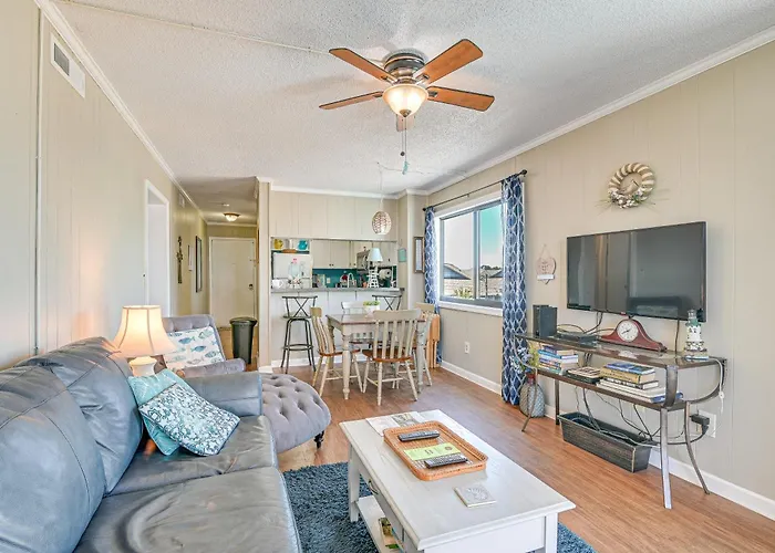 Coastal Condo On Beach With Community Pool Access!