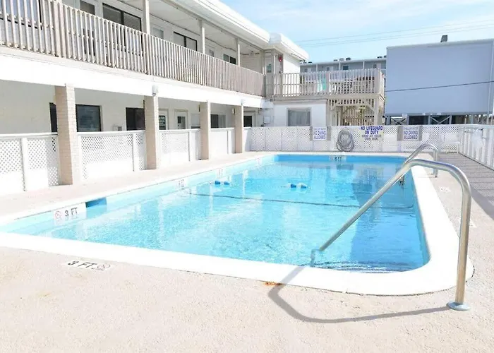 Across Street From Beach With Pool Top Location
