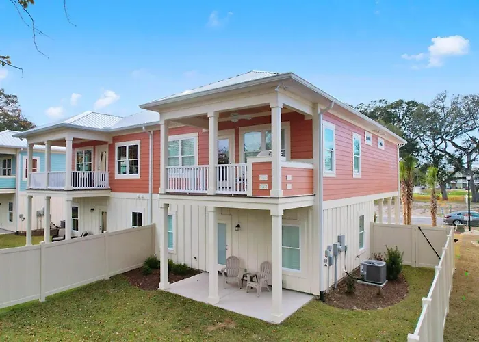 Coastal Charm Hallandale 3 Bdrm Vacation Home