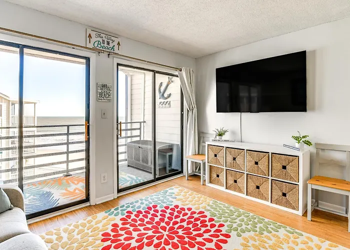 Cozy Beachfront Condo With Wifi, Views And Pool Access